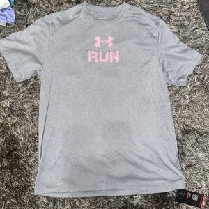 NWT Under Armour Shirt Womens Loose Fit Gray Pink RUN Breast Cancer Sz Large NEW
